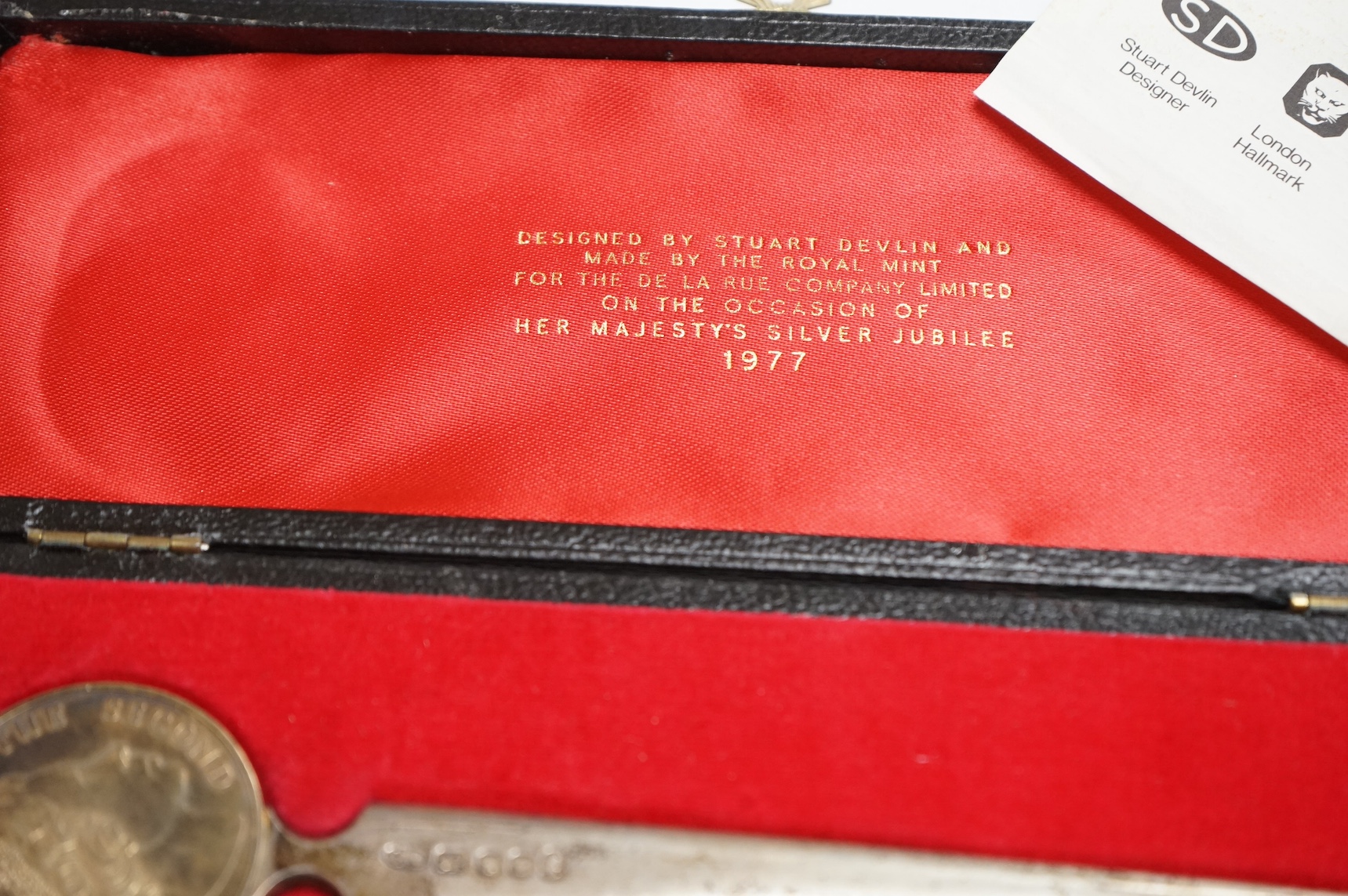 A cased Elizabeth II Silver Jubilee commemorative silver paper knife, by Stuart Devlin, London, 1977, 17.3cm, 66 grams. Condition - fair to good